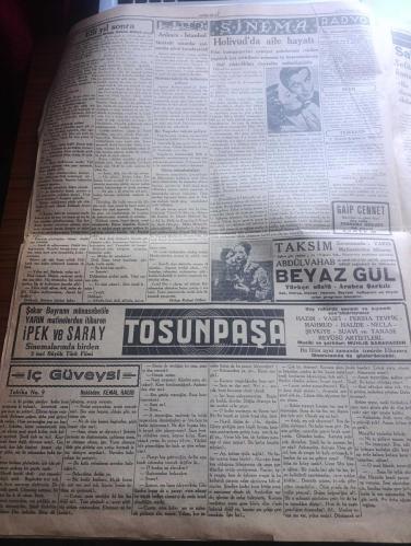 Cumhuriyet Gazetesi - Turkish Newspaper - 10 İkinciteşrin (Kasım) 1939 - kalbimizdeki güneş yazan Yunus Nadi Başmakale - büyük matemimiz - Atatürk heykeltraş Kenan'ın eseri Fotoğrafı - büyük ölüye yazan Mithat Cemal - Acı yıldönümü yazan Nadir Nadi Başmakale - Bugün saat 9'u 5 geçe İstanbul'daki bütün halkevlerinde 10 Kasım ihtifali yapılacaktır - Eminönü halkevinde Vali ve belediye reisi Lütfi Kırdar'la İstanbul kumandanı General Halis tören'de hazır bulunacaklar - Sarayburnu Atatürk abidesine Taksim abidesine Harbiye mektebi önündeki Atatürk abidesine çelek konulacak - Onsuz geçen yıl yazan Peyami Safa - ebedi Atamız Ankara'ya son teşyiinde Yavuz zırhlısı ile İzmit'e götürülürken - Atatürk'ün ölüm odasında Yazan İsmail Habip - yüksek tahsil gençliğinin Taksim'de Cumhuriyet abidesi önünde yaptığı muazzam miting - Salih Bozok anlatıyor - Anafartalar grubu kumandanı miralay Mustafa Kemal ve maiyeti Fotoğrafı - Atatürk bir gün gelecek ki ben hepinize başkumandan olacağım - 10 Kasım 1938