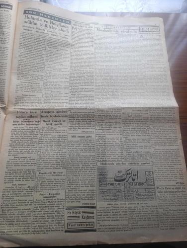 Cumhuriyet Gazetesi - Turkish Newspaper - 11 İkinciteşrin (Kasım ) 1939 - milli matem günü yazan Yunus Nadi Başmakale - Atatürk'ün ölüm yıldönümü - abide önünde ağlayan bir ana Fotoğrafı - Taksim'de Cumhuriyet abidesi önünde toplanan binlerce genç İstiklal marşı'nı söylüyor fotoğraf - matem ızdırapları ile ağlaşan kızlarımız Fotoğrafı - halkevlerinde yapılan toplantıda ölmez Kahraman Atatürk'ün eserlere sadık kalacaklarını bir kere daha tekrarlayarak ant içtiler Fotoğrafı - yüksek tahsil gençleri  dün üniversitede yapılan ihtifalde rektörün hitabesini dinliyorlar - üniversitede büyük ölünün büstü önünde Nutuk söyleniyor Fotoğrafı - Milli şefimiz İsmet İnönü dün Atatürk'ün kabrini ziyaret ederek çelenk koydu - hitlere karşı yapılan suikast - Salih Bozok anlatıyor konuşan Salahattin Güngör - haydarpaşa'da umumi harp esnasında General Von Falkenhayn sağda Yedinci Ordu kumandanı Mustafa Kemal Paşa Fotoğrafı - harp akademisi'nde de dün Atatürk için yapılan toplantı - 10 Kasım 1938