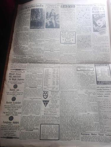 Cumhuriyet Gazetesi - Turkish Newspaper - 11 İkinciteşrin (Kasım ) 1939 - milli matem günü yazan Yunus Nadi Başmakale - Atatürk'ün ölüm yıldönümü - abide önünde ağlayan bir ana Fotoğrafı - Taksim'de Cumhuriyet abidesi önünde toplanan binlerce genç İstiklal marşı'nı söylüyor fotoğraf - matem ızdırapları ile ağlaşan kızlarımız Fotoğrafı - halkevlerinde yapılan toplantıda ölmez Kahraman Atatürk'ün eserlere sadık kalacaklarını bir kere daha tekrarlayarak ant içtiler Fotoğrafı - yüksek tahsil gençleri  dün üniversitede yapılan ihtifalde rektörün hitabesini dinliyorlar - üniversitede büyük ölünün büstü önünde Nutuk söyleniyor Fotoğrafı - Milli şefimiz İsmet İnönü dün Atatürk'ün kabrini ziyaret ederek çelenk koydu - hitlere karşı yapılan suikast - Salih Bozok anlatıyor konuşan Salahattin Güngör - haydarpaşa'da umumi harp esnasında General Von Falkenhayn sağda Yedinci Ordu kumandanı Mustafa Kemal Paşa Fotoğrafı - harp akademisi'nde de dün Atatürk için yapılan toplantı - 10 Kasım 1938