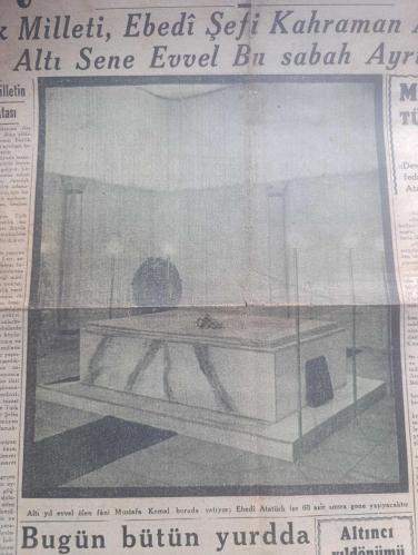 Cumhuriyet Gazetesi - Turkish Newspaper - 10 İkinciteşrin (Kasım) 1944 - büyük milletin büyük atası yazan Nadir Nadi Başmakale - büyük matem günümüz Türk milleti ebedi şefi Kahraman Atatürk'ten altı sene evvel bu sabah ayrılmıştı - Milli Şef İsmet İnönü'nün Türk milletine beyannamesi - Altıncı yıldönümünü Ulus gazetesinin bu sabahki başyazısı - 10 ikinciteşrin çizen Cemal Nadir - altı yıl evvel ölen fani Mustafa Kemal burada yatıyor Fotoğrafı - bugün bütün yurtta Atatürk'ün Aziz hatırası ihtifallerle anılacak - gençlik İstanbul'da sarayburnu'ndaki Atatürk heykeline ve Taksim abidesine çelenk koyacak - halkevlerinde ve mekteplerde yapılacak toplantılar - Atatürk'ten vecizeler - Altıncı yıldönümünde Ata kitap'tan alınacak dersler yazan İsmail Habib Sevük - Halkalı köyünde yapılan okul Dün açıldı - Kızılay yeni aç ocağı açıyor - Atatürk'ü düşünürken hayatiyetimizin büyük timsali yazan profesör M. Şekip Tunç - Amerikalı boksörlerle kimler karşılaşacak - İstanbul şilebi geldi -10 Kasım 1938