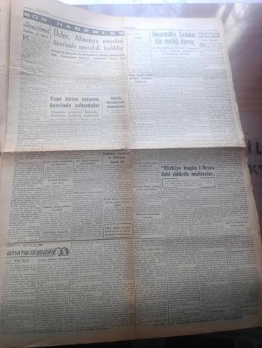 Cumhuriyet Gazetesi - Turkish Newspaper - 10 Kasım 1949 - Atatürk için kanun yazan Nadir Nadi Başmakale - büyük milli matem günümüz - Atatürk portresi resim - Atatürk'ü 11 yıl önce bu sabah dokuzu beş geçe kaybetmiştik - bütün yurt bugün heyecanla Atatürk'ü anıyor - üniversiteler mektepler ve bütün halkevlerinde toplantılar yapacak - Atatürk inkılaplarını sofya'da ataşemiliterken tasarlamış bulunuyordu - Atatürk'ün sofya'dan arkadaşı Şakir Zümrenin o zamana ait hatıraları - Atatürk'ün hayatına ait bilmediğimiz iki hatıra - Atatürk'ün katibi umumisi Hasan Rıza Soyak serbest fırka ve Hatay günlerini anlatıyor fotoğraf - Atatürk'ün hayat senfonisi Yazan İsmail Habib Sevük - gençliğe hitabe Atatürk - Atatürk'ün ölüm günlerinde yazılan en güzel şiirler - Atamızı Tavaf şiiri yazan İbrahim Alaattin - Atatürk'ün arkasından nasıl ağlanmaz yazan Haydar Berköz - Turgut Reis yazan halikarnas balıkçısı Yazı Dizisi  - Atatürk'ün hayatı İpek Taksim ve Alkazar sinemalarında - 10 Kasım 1938