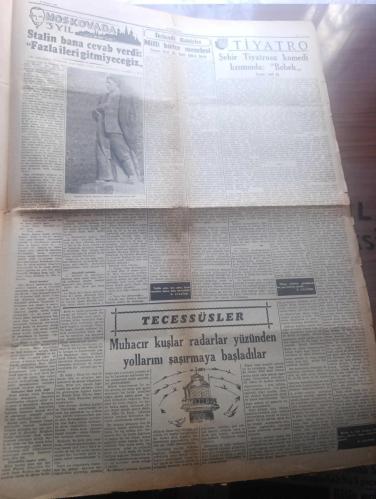 Cumhuriyet Gazetesi - Turkish Newspaper - 10 Kasım 1949 - Atatürk için kanun yazan Nadir Nadi Başmakale - büyük milli matem günümüz - Atatürk portresi resim - Atatürk'ü 11 yıl önce bu sabah dokuzu beş geçe kaybetmiştik - bütün yurt bugün heyecanla Atatürk'ü anıyor - üniversiteler mektepler ve bütün halkevlerinde toplantılar yapacak - Atatürk inkılaplarını sofya'da ataşemiliterken tasarlamış bulunuyordu - Atatürk'ün sofya'dan arkadaşı Şakir Zümrenin o zamana ait hatıraları - Atatürk'ün hayatına ait bilmediğimiz iki hatıra - Atatürk'ün katibi umumisi Hasan Rıza Soyak serbest fırka ve Hatay günlerini anlatıyor fotoğraf - Atatürk'ün hayat senfonisi Yazan İsmail Habib Sevük - gençliğe hitabe Atatürk - Atatürk'ün ölüm günlerinde yazılan en güzel şiirler - Atamızı Tavaf şiiri yazan İbrahim Alaattin - Atatürk'ün arkasından nasıl ağlanmaz yazan Haydar Berköz - Turgut Reis yazan halikarnas balıkçısı Yazı Dizisi  - Atatürk'ün hayatı İpek Taksim ve Alkazar sinemalarında - 10 Kasım 1938