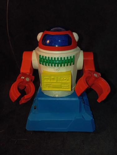 70-80 lerden robot oyuncak. Orjinal kutusunda Pilleri farklı bir tip. Deneme yapılamadı.  Çok iyi durumda. Detaylı resim ve video eklendi. 70-80 lerden robot oyuncak. Orjinal kutusunda Pilleri farklı bir tip. Deneme yapılamadı.   koleksiyon dekorluk