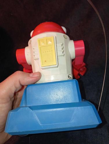 70-80 lerden robot oyuncak. Orjinal kutusunda Pilleri farklı bir tip. Deneme yapılamadı.  Çok iyi durumda. Detaylı resim ve video eklendi. 70-80 lerden robot oyuncak. Orjinal kutusunda Pilleri farklı bir tip. Deneme yapılamadı.   koleksiyon dekorluk