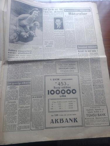 Dünya Gazetesi - Turkish Newspaper - 30 Ağustos 1956 - 30 Ağustos Zafer Bayramı milletimize kutlu olsun - Türk kuvvetlerine esir düşen Yunan generali Trikopis başkuman'dan Mustafa Kemal'e kılıcını teslim ediyor Fotoğrafı - İstanbul'da bu sabah Taksim meydanında büyük geçit resmi yapılacak - Atatürk 30 Ağustos zaferini anlatıyor - 30 Ağustos  Zafer Bayramı münasebetiyle Milli Savunma Bakanı vekili Şemi Ergin Türk Silahlı kuvvetleri'ne mesaj göndermiştir - 30 Ağustos Zafer Bayramı münasebetiyle Genelkurmay Başkanı Orgeneral İsmail Hakkı Tunaboylu silahlı kuvvetlerimize mesaj göndermiştir - Türk Hava kurumu Genel Başkanı Amasya milletvekili Mustafa Zeren 30 Ağustos Zafer Bayramı beyannamesi  - Zafer Bayramı münasebetiyle Milli Türk Talebe Birliği tarafından hazırlanan kutlama töreni Eminönü öğrenci lokalinde bugün saat 15'te yapılacaktır - 30 Ağustos muharebesi Türk tarihinin dönüm noktasıdır - Müzeyyen Senar'ın oğlu Tarzan olacak- gün gününe zafer'in hikayesi   - 30 Ağustos 1922