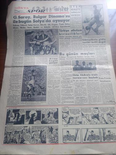 Dünya Gazetesi - Turkish Newspaper - 30 Ağustos 1956 - 30 Ağustos Zafer Bayramı milletimize kutlu olsun - Türk kuvvetlerine esir düşen Yunan generali Trikopis başkuman'dan Mustafa Kemal'e kılıcını teslim ediyor Fotoğrafı - İstanbul'da bu sabah Taksim meydanında büyük geçit resmi yapılacak - Atatürk 30 Ağustos zaferini anlatıyor - 30 Ağustos  Zafer Bayramı münasebetiyle Milli Savunma Bakanı vekili Şemi Ergin Türk Silahlı kuvvetleri'ne mesaj göndermiştir - 30 Ağustos Zafer Bayramı münasebetiyle Genelkurmay Başkanı Orgeneral İsmail Hakkı Tunaboylu silahlı kuvvetlerimize mesaj göndermiştir - Türk Hava kurumu Genel Başkanı Amasya milletvekili Mustafa Zeren 30 Ağustos Zafer Bayramı beyannamesi  - Zafer Bayramı münasebetiyle Milli Türk Talebe Birliği tarafından hazırlanan kutlama töreni Eminönü öğrenci lokalinde bugün saat 15'te yapılacaktır - 30 Ağustos muharebesi Türk tarihinin dönüm noktasıdır - Müzeyyen Senar'ın oğlu Tarzan olacak- gün gününe zafer'in hikayesi   - 30 Ağustos 1922