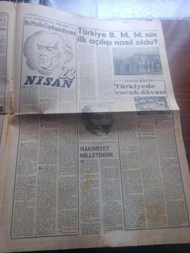 Dünya Gazetesi - Turkish Newspaper - 23 Nisan 1953 - Tam 32 yıl geçti üstünden yazan Falih Rıfkı Atay Başmakale - milli hakimiyetin 33. Yıldönümü kutlu olsun - Türk çocuğu müşteri uyu bu vatan senindir çizen Althan Enson - bugün bütün yurtta ve İstanbul'da büyük törenler yapılacaktır - 23 Nisan Milli egemenlik Bayramı bugün İstanbul'da kutlanacaktır - 10.30'da Beyazıt meydanında Taksim Cumhuriyet meydanında Barbaros meydanı'nda Fatih hava şehitleri meydanı'nda ve Fenerbahçe stadında törenler yapılacaktır - törene yavrukurt oymakları ile ilkokul son sınıf öğrencileri il ve belediye siyasi partiler çocuk esirgeme kurumu ilkokul çocuklara yardım dernekleri Kızılay Derneği basın mensupları iştirak edeceklerdir  - büyük Türk devrimi ve dayandığı felsefe yazar profesör H. Nimetullah Öztürk - bereketli topraklar üzerinde yazan Orhan Kemal yazı dizisi -Doktor Aziz Yergök Türkiye'de çocuk davası - Türkiye Büyük Millet Meclisi'nin ilk açılışı nasıl oldu - 23 Nisan 1920