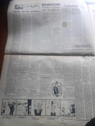 Dünya Gazetesi - Turkish Newspaper - 23 Nisan 1952 - 32. Yıldönümü yazan Falih Rıfkı Atay Başmakale - 23 Nisan çizen M. Çömez - Atatürk çocuklarım ben sizlerle yaşamaya devam ediyorum - 23 Nisan Milli egemenlik ve çocuk Bayramı dün saat 12'den itibaren Başlamış bulunmaktadır - çocuk esirgeme kurumu tarafından çocuk bayramı münasebetiyle Taksim belediye gazinosunda saat 15'ten 19'a kadar bir çocuk çayı tertip edilmiştir - 23 Nisan bayramınız münasebetiyle bugün milli eğitim müdürü  Muhittin Akdik İstanbul radyosunda saat 16.00'da bir konuşma yapacaktır - İstanbul radyosu 23 Nisan Bayramı dolayısıyla hususi bir program hazırlamıştır - yapılacak olan törenlerde 23 Nisan çocuk Bayramı münasebetiyle konuşmalar yapılacak şiirler okunacaktır - güzel ses müsabakasında davetler arasında bulunan Hamiyet Yüceses güzel sesiyle şarkı okurken fotoğraf - Balzac'ın hasretle başlayan aşkı çeviren Leyla Yazıcıoğlu - Beşiktaş Corinthians'a dün 1-0 Galip geldi Fotoğrafı - 23 Nisan 1920