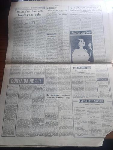 Dünya Gazetesi - Turkish Newspaper - 23 Nisan 1952 - 32. Yıldönümü yazan Falih Rıfkı Atay Başmakale - 23 Nisan çizen M. Çömez - Atatürk çocuklarım ben sizlerle yaşamaya devam ediyorum - 23 Nisan Milli egemenlik ve çocuk Bayramı dün saat 12'den itibaren Başlamış bulunmaktadır - çocuk esirgeme kurumu tarafından çocuk bayramı münasebetiyle Taksim belediye gazinosunda saat 15'ten 19'a kadar bir çocuk çayı tertip edilmiştir - 23 Nisan bayramınız münasebetiyle bugün milli eğitim müdürü  Muhittin Akdik İstanbul radyosunda saat 16.00'da bir konuşma yapacaktır - İstanbul radyosu 23 Nisan Bayramı dolayısıyla hususi bir program hazırlamıştır - yapılacak olan törenlerde 23 Nisan çocuk Bayramı münasebetiyle konuşmalar yapılacak şiirler okunacaktır - güzel ses müsabakasında davetler arasında bulunan Hamiyet Yüceses güzel sesiyle şarkı okurken fotoğraf - Balzac'ın hasretle başlayan aşkı çeviren Leyla Yazıcıoğlu - Beşiktaş Corinthians'a dün 1-0 Galip geldi Fotoğrafı - 23 Nisan 1920