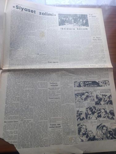 Dünya Gazetesi - Turkish Newspaper - 23 Nisan 1952 - 32. Yıldönümü yazan Falih Rıfkı Atay Başmakale - 23 Nisan çizen M. Çömez - Atatürk çocuklarım ben sizlerle yaşamaya devam ediyorum - 23 Nisan Milli egemenlik ve çocuk Bayramı dün saat 12'den itibaren Başlamış bulunmaktadır - çocuk esirgeme kurumu tarafından çocuk bayramı münasebetiyle Taksim belediye gazinosunda saat 15'ten 19'a kadar bir çocuk çayı tertip edilmiştir - 23 Nisan bayramınız münasebetiyle bugün milli eğitim müdürü  Muhittin Akdik İstanbul radyosunda saat 16.00'da bir konuşma yapacaktır - İstanbul radyosu 23 Nisan Bayramı dolayısıyla hususi bir program hazırlamıştır - yapılacak olan törenlerde 23 Nisan çocuk Bayramı münasebetiyle konuşmalar yapılacak şiirler okunacaktır - güzel ses müsabakasında davetler arasında bulunan Hamiyet Yüceses güzel sesiyle şarkı okurken fotoğraf - Balzac'ın hasretle başlayan aşkı çeviren Leyla Yazıcıoğlu - Beşiktaş Corinthians'a dün 1-0 Galip geldi Fotoğrafı - 23 Nisan 1920