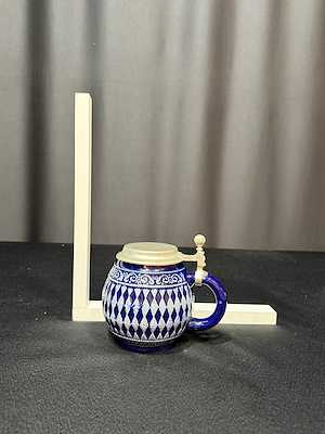 Bavyera Ruhu: Kobalt Mavi Baklava Desenli Geleneksel Kapaklı Stein Tankart (Bira Bardağı)