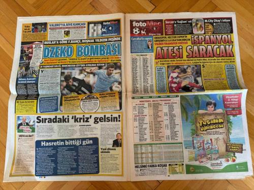 FOTOMAÇ GAZETESİ - 21 MAYIS 2012 - F.BAHÇE DZEKO'NUN PEŞİNDE - EDIN DZEKO - FENERBAHÇELİLER YİNE ONU SEÇTİ: BU SEVDA BİTMEYECEK - AZİZ YILDIRIM 10. KEZ FENERBAHÇE KULÜBÜ BAŞKANLIĞI'NA SEÇİLDİ - SOK! ALİ KOÇ YOK - ÖZAYDINLI DA BIRAKTI - MURAT ÖZAYDINLI - CİMBOM'DAN ÇILGIN LİSTE - FATİH TERİM - ÜNAL AYSAL - KAKA - BERBATOV - NILMAR - HAMİT ALTINTOP - NURİ ŞAHİN - UMUT BULUT - SALOMON KALOU - DIRK KUYT - LUKAKU - GILARDINO - JI-SUNG PARK - GROSICKI - LASSANA DIARRA - EMMANUEL EBOUE - HAYVUTÇU GİTTİ RANGNICK GELİR TI - TAYFUR HAVUTÇU - LIPPI - BENITEZ - ZICO - REHAGEL - RALF RANGNICK - SAMET AYBABA - MEHMET ÖZDİLEK - SONER İMZALARIYOR - SONER AYDOĞDU - TRABZON'A SÜRPRİZ JEST - NEVZAT ŞAKAR - İBRAHİM KIZIL - MUHAMMET DEMİR - DROGBA BAŞKA BAHARA - DIDIER DROGBA - CEKETİNİ KOYDU YİNE KAZANDI - ABDULLAH KIĞILI - NİHAT ÖZDEMİR - MİTHAT YENİGÜN - ŞEKİP MOSTUROĞLU - İLHAN EKŞİOĞLU - ALAEDDİN ALİ YILDIRIM - ÖMER TEMELLİ - HÜSEYİN E. TOPBAŞ - SEMİH ÖZSOY - TALAT YILMAZ - ENDER ALKAYA