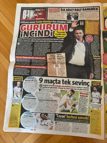 FOTOMAÇ GAZETESİ - 21 MAYIS 2012 - F.BAHÇE DZEKO'NUN PEŞİNDE - EDIN DZEKO - FENERBAHÇELİLER YİNE ONU SEÇTİ: BU SEVDA BİTMEYECEK - AZİZ YILDIRIM 10. KEZ FENERBAHÇE KULÜBÜ BAŞKANLIĞI'NA SEÇİLDİ - SOK! ALİ KOÇ YOK - ÖZAYDINLI DA BIRAKTI - MURAT ÖZAYDINLI - CİMBOM'DAN ÇILGIN LİSTE - FATİH TERİM - ÜNAL AYSAL - KAKA - BERBATOV - NILMAR - HAMİT ALTINTOP - NURİ ŞAHİN - UMUT BULUT - SALOMON KALOU - DIRK KUYT - LUKAKU - GILARDINO - JI-SUNG PARK - GROSICKI - LASSANA DIARRA - EMMANUEL EBOUE - HAYVUTÇU GİTTİ RANGNICK GELİR TI - TAYFUR HAVUTÇU - LIPPI - BENITEZ - ZICO - REHAGEL - RALF RANGNICK - SAMET AYBABA - MEHMET ÖZDİLEK - SONER İMZALARIYOR - SONER AYDOĞDU - TRABZON'A SÜRPRİZ JEST - NEVZAT ŞAKAR - İBRAHİM KIZIL - MUHAMMET DEMİR - DROGBA BAŞKA BAHARA - DIDIER DROGBA - CEKETİNİ KOYDU YİNE KAZANDI - ABDULLAH KIĞILI - NİHAT ÖZDEMİR - MİTHAT YENİGÜN - ŞEKİP MOSTUROĞLU - İLHAN EKŞİOĞLU - ALAEDDİN ALİ YILDIRIM - ÖMER TEMELLİ - HÜSEYİN E. TOPBAŞ - SEMİH ÖZSOY - TALAT YILMAZ - ENDER ALKAYA