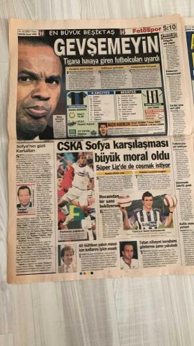 FOTOSPOR SPOR GAZETESİ - TURKISH NEWSPAPER - DOĞUM GÜNÜ HEDİYESİ  - EKSİKSİZ TAM TAKIM GAZETE -  1 EKİM 2006 PAZAR  AZİZ YILDIRIM – ZICO – ALEX DE SOUZA – MATEJA KEZMAN – RÜŞTÜ REÇBER – SERKAN BALCI – ÖNDER TURACI – EDU – DEIVID DE SOUZA – TUNCAY ŞANLI – APPİAH – TÜMER METİN – HAKAN ŞÜKÜR – ARDA TURAN – SABRİ SARIOĞLU – AYHAN AKMAN – JUNICHI INAMOTO – ÜMİT KARAN – RİGOBERT SONG – STJEPAN TOMAS – FERHAT ÖZTORUN – MONDRAGON – CARRUSCA – GÖKHAN ZAN – ERSEN MARTİN – GÖKDENİZ KARADENİZ – MARCELINHO – FATİH AKYEL – ZİYA DOĞAN – RİCARDİNHO – DELGADO – NOBRE – BOBO – KLEBERSON – VEDRAN RUNJE – JEAN TIGANA – ERMAN TORAMAN – UFUK – ERMAN – NURULLAH SAĞLAM – GABRIEL PANCU – RAŞİT ÇETİNER – ERGUN GÜRSOY – ŞAFAK GÜZELLER  FENERBAHÇE: AVRUPA DEVLERİNİ GERİDE BIRAKTI – 13 MAÇTA 34 GOL, 2.61 ORTALAMA – CHELSEA, BAYERN MÜNİH, PORTO, CELTIC VE INTER’İ GOL ORTALAMASINDA GEÇTİ – BARCELONA VE LYON’UN GERİSİNDE KALDI – BURSA MAÇI ÖNCESİ KEZMAN SÖZ VERDİ: “GOLLERİM DEVAM EDECEK” – RÜŞTÜ VE SERKAN’IN PERFORMA