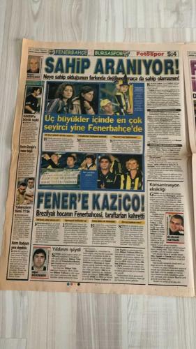 FOTOSPOR SPOR GAZETESİ - TURKISH NEWSPAPER - DOĞUM GÜNÜ HEDİYESİ  - EKSİKSİZ TAM TAKIM GAZETE -2 EKİM 2006 PAZARTESİ  AZİZ YILDIRIM – ZICO – ALEX DE SOUZA – MATEJA KEZMAN – RÜŞTÜ REÇBER – SERKAN BALCI – ÖNDER TURACI – EDU – DEIVID DE SOUZA – TUNCAY ŞANLI – APPİAH – TÜMER METİN – HAKAN ŞÜKÜR – ARDA TURAN – SABRİ SARIOĞLU – AYHAN AKMAN – JUNICHI INAMOTO – ÜMİT KARAN – RİGOBERT SONG – STJEPAN TOMAS – FERHAT ÖZTORUN – MONDRAGON – CARRUSCA – GÖKHAN ZAN – ERSEN MARTİN – GÖKDENİZ KARADENİZ – MARCELINHO – FATİH AKYEL – ZİYA DOĞAN – RİCARDİNHO – DELGADO – NOBRE – BOBO – KLEBERSON – VEDRAN RUNJE – JEAN TIGANA – LAZAROV – SERKAN YOZGATLI – MURAT AKSU – OSMAN GÜNEŞ – ERGUN GÜRSOY – FAHRİ – İBRAHİM ÜZÜLMEZ – SİNAN ENGİN – SAMET AYBABA – SİNAN VARDAR  FENERBAHÇE: BURSA MAÇINDA 37 YIL SONRA YENİLGİ – SİNAN KALOĞLU’NUN GOLÜYLE 0-1 – TARAFTARLAR ZICO’NUN FUTBOLUNA TEPKİ GÖSTERDİ – SERKAN VE YOZGATLI İLE İPLER KOPTU, GALATASARAY İLE ANLAŞTILAR – AZİZ YILDIRIM SOYUNMA ODASINA GİRDİ – FENERBAHÇE’DE ACİL O