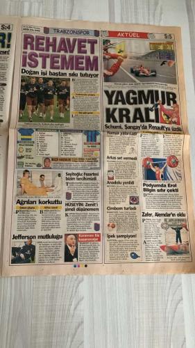 FOTOSPOR SPOR GAZETESİ - TURKISH NEWSPAPER - DOĞUM GÜNÜ HEDİYESİ  - EKSİKSİZ TAM TAKIM GAZETE -2 EKİM 2006 PAZARTESİ  AZİZ YILDIRIM – ZICO – ALEX DE SOUZA – MATEJA KEZMAN – RÜŞTÜ REÇBER – SERKAN BALCI – ÖNDER TURACI – EDU – DEIVID DE SOUZA – TUNCAY ŞANLI – APPİAH – TÜMER METİN – HAKAN ŞÜKÜR – ARDA TURAN – SABRİ SARIOĞLU – AYHAN AKMAN – JUNICHI INAMOTO – ÜMİT KARAN – RİGOBERT SONG – STJEPAN TOMAS – FERHAT ÖZTORUN – MONDRAGON – CARRUSCA – GÖKHAN ZAN – ERSEN MARTİN – GÖKDENİZ KARADENİZ – MARCELINHO – FATİH AKYEL – ZİYA DOĞAN – RİCARDİNHO – DELGADO – NOBRE – BOBO – KLEBERSON – VEDRAN RUNJE – JEAN TIGANA – LAZAROV – SERKAN YOZGATLI – MURAT AKSU – OSMAN GÜNEŞ – ERGUN GÜRSOY – FAHRİ – İBRAHİM ÜZÜLMEZ – SİNAN ENGİN – SAMET AYBABA – SİNAN VARDAR  FENERBAHÇE: BURSA MAÇINDA 37 YIL SONRA YENİLGİ – SİNAN KALOĞLU’NUN GOLÜYLE 0-1 – TARAFTARLAR ZICO’NUN FUTBOLUNA TEPKİ GÖSTERDİ – SERKAN VE YOZGATLI İLE İPLER KOPTU, GALATASARAY İLE ANLAŞTILAR – AZİZ YILDIRIM SOYUNMA ODASINA GİRDİ – FENERBAHÇE’DE ACİL O