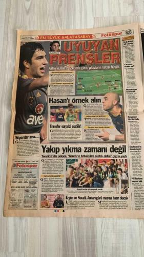 FOTOSPOR SPOR GAZETESİ - TURKISH NEWSPAPER - DOĞUM GÜNÜ HEDİYESİ  - EKSİKSİZ TAM TAKIM GAZETE -2 EKİM 2006 PAZARTESİ  AZİZ YILDIRIM – ZICO – ALEX DE SOUZA – MATEJA KEZMAN – RÜŞTÜ REÇBER – SERKAN BALCI – ÖNDER TURACI – EDU – DEIVID DE SOUZA – TUNCAY ŞANLI – APPİAH – TÜMER METİN – HAKAN ŞÜKÜR – ARDA TURAN – SABRİ SARIOĞLU – AYHAN AKMAN – JUNICHI INAMOTO – ÜMİT KARAN – RİGOBERT SONG – STJEPAN TOMAS – FERHAT ÖZTORUN – MONDRAGON – CARRUSCA – GÖKHAN ZAN – ERSEN MARTİN – GÖKDENİZ KARADENİZ – MARCELINHO – FATİH AKYEL – ZİYA DOĞAN – RİCARDİNHO – DELGADO – NOBRE – BOBO – KLEBERSON – VEDRAN RUNJE – JEAN TIGANA – LAZAROV – SERKAN YOZGATLI – MURAT AKSU – OSMAN GÜNEŞ – ERGUN GÜRSOY – FAHRİ – İBRAHİM ÜZÜLMEZ – SİNAN ENGİN – SAMET AYBABA – SİNAN VARDAR  FENERBAHÇE: BURSA MAÇINDA 37 YIL SONRA YENİLGİ – SİNAN KALOĞLU’NUN GOLÜYLE 0-1 – TARAFTARLAR ZICO’NUN FUTBOLUNA TEPKİ GÖSTERDİ – SERKAN VE YOZGATLI İLE İPLER KOPTU, GALATASARAY İLE ANLAŞTILAR – AZİZ YILDIRIM SOYUNMA ODASINA GİRDİ – FENERBAHÇE’DE ACİL O