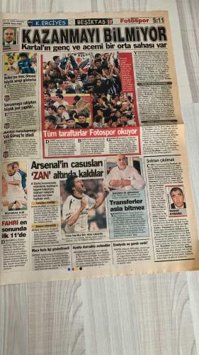 FOTOSPOR SPOR GAZETESİ - TURKISH NEWSPAPER - DOĞUM GÜNÜ HEDİYESİ  - EKSİKSİZ TAM TAKIM GAZETE -2 EKİM 2006 PAZARTESİ  AZİZ YILDIRIM – ZICO – ALEX DE SOUZA – MATEJA KEZMAN – RÜŞTÜ REÇBER – SERKAN BALCI – ÖNDER TURACI – EDU – DEIVID DE SOUZA – TUNCAY ŞANLI – APPİAH – TÜMER METİN – HAKAN ŞÜKÜR – ARDA TURAN – SABRİ SARIOĞLU – AYHAN AKMAN – JUNICHI INAMOTO – ÜMİT KARAN – RİGOBERT SONG – STJEPAN TOMAS – FERHAT ÖZTORUN – MONDRAGON – CARRUSCA – GÖKHAN ZAN – ERSEN MARTİN – GÖKDENİZ KARADENİZ – MARCELINHO – FATİH AKYEL – ZİYA DOĞAN – RİCARDİNHO – DELGADO – NOBRE – BOBO – KLEBERSON – VEDRAN RUNJE – JEAN TIGANA – LAZAROV – SERKAN YOZGATLI – MURAT AKSU – OSMAN GÜNEŞ – ERGUN GÜRSOY – FAHRİ – İBRAHİM ÜZÜLMEZ – SİNAN ENGİN – SAMET AYBABA – SİNAN VARDAR  FENERBAHÇE: BURSA MAÇINDA 37 YIL SONRA YENİLGİ – SİNAN KALOĞLU’NUN GOLÜYLE 0-1 – TARAFTARLAR ZICO’NUN FUTBOLUNA TEPKİ GÖSTERDİ – SERKAN VE YOZGATLI İLE İPLER KOPTU, GALATASARAY İLE ANLAŞTILAR – AZİZ YILDIRIM SOYUNMA ODASINA GİRDİ – FENERBAHÇE’DE ACİL O