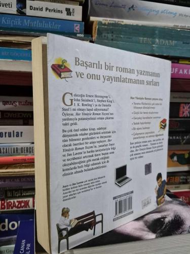 Her Yönüyle Roman Yazmak