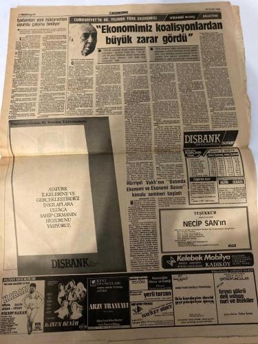 MİLLİYET GAZETESİ - DOĞUM GÜNÜ HEDİYESİ (TURKISH NEWSPAPPER) - 29 EKİM 1983 - SADECE DÖRT SAYFADIR -Özer Yelce-Numan Ceyhan-Sofya-Çelenk-Mehmet Barlas-Vehbi Koç-Aydın Candabak-İhsan Doğramacı-Öztin Akgüç-Turhan Selçuk-Muzaffer Erendil-Acı Mumtaz Soysal-Sunalp-Calp-İlyas Seçkin-Erol Köse-Ekrem Bulgun-Asaf Savaş Akat-Aytekin Kotil-İsmail Cem-Turgut Özal-Turgut Sunalp-Günseli Özkaya-Necdet Calp-Prof. Memduh Yaşa-Necip Şan-Arzu Tramvayı-Tennessee Williams-Ferhan Şensoy-Bülent Salih Avşar-Güney Fikret Hakan-Yeni parti solda fırtına yarattı-Eserin 60 yaşında-Cumhuriyet Bayramı’nı kutluyoruz-Grenada’da bir Türk öğrenci var-Ulusu Ülkede huzur güven tam sağlandı-Koç Ekonomi koalisyondan büyük zarar gördü-27 üniversiteden 9’u ek sınav hakkını kabul etti-Özal NATO’ya katkımız yük getiriyor-Cumhuriyetin kuruluş yıllarından günümüze sesleniş-Cumhuriyet 60 yaşında-İhtiyarlamadan yaşlanmak-Yeni siyasî parti fırtına yarattı-Calp Çirkin oyunlar tutmayacak-Liderlerin ikinci tur TV gösterisi yarın başlıy