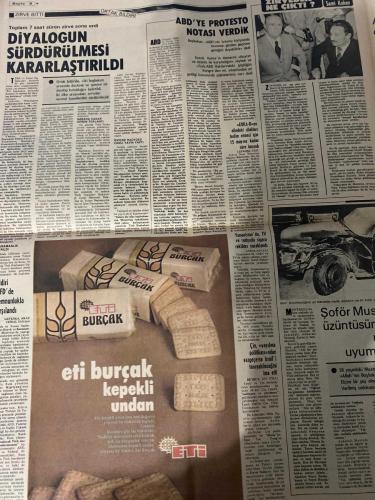 MİLLİYET GAZETESİ - DOĞUM GÜNÜ HEDİYESİ (TURKISH NEWSPAPPER) - 12 MART 1978 - SADECE DÖRT SAYFADIR -Özer Yelçe-Umur Bugay-Suavi Sualp-Sami Kohen-Orsan Öymen-Alain Delon-Jeanne Moreau-Sophia Loren-Marcello Mastroianni-Hal Dwain-HER ŞEYİMİZİ AYEMEF’E GÖRE AYARLIYORUZ-ANARŞİ UCUZLUK GETİRİYOR-Kala kala bu geyik mi kaldı-Araba ekme zamanı geldi-Ayşe bana mark ver-GÜNDÜZ İNSAN GECE HIRT-ALLAHLIK-MARUF BEY-DİYALOGUN SÜRDÜRÜLMESİ KARARLAŞTIRILDI-ABD’YE PROTESTO NOTASI VERDİK-ZİRVEDEN NE ÇIKTI-Yunanistan’da TV ve radyoda sigara reklamı yasaklandı-Çin yayılma politikasından vazgeçerse İsrail tanıyabileceğini ima etti-Şoför üzüntüden uyumuş-Atina’da 3 Türk diplomatının arabaları tahrip edildi-Atina’daki diplomatlarımızın can ve mal güvenliğinin sağlanması istendi-Karamanlis Atina’daki bombalar Türklere değil bana atılmıştır-Mutlu Bir Nikâh Fotoğrafı-TV-tele pazar-SİNEMASEVERLER DİKKAT-babam ve ustam-HAFTANIN FİLMLERİ-ÖZEL BİR GÜN-kaderi arayan adam-HAYVANLAR DA SEVER