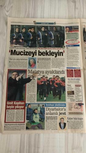FOTOMAÇ SPOR GAZETESİ - TURKISH NEWSPAPER - DOĞUM GÜNÜ HEDİYESİ  - EKSİKSİZ TAM TAKIM GAZETE -3 NİSAN 2002 ÇARŞAMBA  ÖZHAN CANAYDIN - ALİ SAMİ YEN - ŞÜKRÜ ERGÜN - DERYA TAŞDELEN - MUSTAFA SANGÜL - FAHRİYE YEN - ERKAN KOYUNCU - SÜLEYMAN AYDOĞDU - ORHAN ÇAVUŞOĞLU - TARKAN - BURAK ELMAS - ÖZER SARAÇOĞLU - LUCESCU - MONDRAGON - BÜLENT KORKMAZ - BERKANT - AYHAN - EMRE - YAŞAR YALÇIN - ERGÜN - PEREZ - CAPONE - VICTORIANO - SÜLEYMAN GÖLTEKİN - CENGİZ TOKGÖZ - VICKI HALL - MUSTAFA YOGHUN - TAYFUN BAYINDIR - AHMET KANDEMİR  GALATASARAY VEFA - TARAFTAR - SPOR SEVGİ BARIŞ VE DOSTLUK - 9 PUANA 20 BİN DOLAR PRİM - TRABZONLULAR KARŞILADI - ALEYHTE TEZAHÜRAT - ÖZGÜRLÜK İÇİMİZDE - ELMAŞ-SARAÇOĞLU BASTIRDI - GOL İDMANI - CEZA SINIRI - ERGÜN VE PEREZ SEVİNCİ - AIDS TESTİ ŞARTI - POTADA ÇİN’İ KATLADIK - FENERBAHÇE’DE VICKI HALL - ROMANYA AĞIR GELDİ - FİLEDE PLAY-OFF - KANARYA FATİHİ KARTAL - ALTIN KARMA - VOLEYBOLUN DUAYENİ CENGİZ TOKGÖZ  GALATASARAY - TRABZONSPOR - SAMSUNSPOR - İSTANBULSPOR - FENERBAHÇE