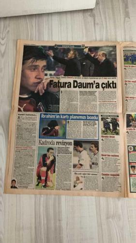 FOTOMAÇ SPOR GAZETESİ - TURKISH NEWSPAPER - DOĞUM GÜNÜ HEDİYESİ  - EKSİKSİZ TAM TAKIM GAZETE -5 NİSAN 2002 CUMA  AZİZ YILDIRIM - HALUK ULUSOY - WERNER LORANT - MUSTAFA DENİZLİ - CEYHUN - RÜŞTÜ - OGÜN - FERUDUN NİĞDELİOĞLU - KENAN ONUK - SERGİO - ADEM - CEM KARACA - ALPER - ENDER - TUNCAY - ALTAN - MURAT - OKAN - DAUM - BİLGİLİ  TARAFTAR - TARAFTAR AYAKTA - YÖNETİMDEN TAKIMA MORAL - 5 MAÇI KİM KAYBETTİ - ANTRENÖRE RAĞMEN - DURAN TOP ANTRENMANI - CEYHUN FORMAYI KAPTI - TEK PUAN BİLE KAYBEDEMEYİZ - BAZEN GEVŞİYORUZ - LORANT’A MARSİLYA İLGİSİ - BEŞİKTAŞ’TA DAUM’A İKİ MAÇ SÜRE - KADIKÖY’DE TARİHİ GÜN - GALATASARAY TRANSFER LİSTESİ  FENERBAHÇE - GÖZTEPE - GENÇLERBİRLİĞİ - GALATASARAY - TRABZONSPOR - SAMSUNSPOR - ANKARAGÜCÜ - KOCAELİSPOR - MALATYASPOR - YOZGATSPOR - DENİZLİSPOR - BURSASPOR - SAKARYASPOR - ADANASPOR