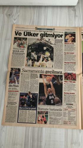 FOTOMAÇ SPOR GAZETESİ - TURKISH NEWSPAPER - DOĞUM GÜNÜ HEDİYESİ  - EKSİKSİZ TAM TAKIM GAZETE -11 NİSAN 2002 PERŞEMBE  AYKUT KOCAMAN - OĞUZ ÇETİN - AZİZ YILDIRIM - SİNAN ENGİN - LUCESCU - BERKANT - FLEURQUIN - SERKAN ÜNLÜ - LEVENT TUZEMEN - HASAN ŞAŞ - WERNER LORANT - RAP RAP - HAKAN ŞÜKÜR - TUNCAY ŞANLI - NİHAT KAHVECİ - ÜMİT KARAN - HİDAYET TÜRKOĞLU - TUGAY KERİMOĞLU - HAKAN ÜNSAL  G.SARAYLILAR’A SÜPER POSTER - FENERLİLER AYKUT VE OĞUZ’A GÜVENİYOR - KADER DERBİSİ - YILDIRIM VE ENGİN’DEN 20 MİLYARLIK ARABA İDDİASI - CİMBOM ÇOK GERGİN - BERKANT VE FLEURQUIN YUMRUKLAŞTI - TRABZON’DA YANLIŞ ÇOK - ÜLKER MACCABI TEL AVİV’E GİTMİYOR - DERBİ KİTAPÇIĞI - RAP RAP DÖKTÜRDÜ - SİNAN ENGİN: ÇİMLERE GÖMÜN - HASAN ŞAŞ POSTERİ - EFES PİLSEN URAL GREAT PERM’İ YENDİ - ÜLKER İSRAİL’E GİTMİYOR - SACRAMENTO GEÇİLMEZ - TMOK ÖZEL ÖDÜLLERİ - BLACKBURN CHELSEA İLE BERABERE  GALATASARAY - FENERBAHÇE - BEŞİKTAŞ - TRABZONSPOR - İSTANBULSPOR - MACCABI TEL AVİV - ULKER - EFES PİLSEN - URAL GREAT PERM - SIENA - HAPO