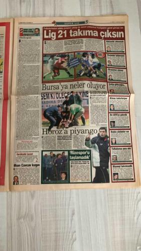 FOTOMAÇ SPOR GAZETESİ - TURKISH NEWSPAPER - DOĞUM GÜNÜ HEDİYESİ  - EKSİKSİZ TAM TAKIM GAZETE -16 NİSAN 2002 SALI  SERDAR BİLGİLİ - AZİZ YILDIRIM - HALUK ULUSOY - MUHİTTİN BOŞAT - ORHAN ERDEMİR - ABDURRAHİM ALBAYRAK - AYŞE HATUN ONAL - ÜMİT DAVALA - BÜLENT YAVUZ - NİHAT ÖZDEMİR - YILDIRIM DEMİRÖREN - METE DÜREN - KIVANÇ OKAY - CEM BİLGE - SİNAN ENGİN  BEŞİKTAŞ İSYANDA - SERDAR BİLGİLİ’DEN FEDERASYONA SERT ÇIKIŞ - “EMEĞİMİZ GASP EDİLDİ” - ULUSOY YÖNETİMİNE REZALET TEPKİSİ - ERDEMİR VE BOŞAT’IN HAKEMLİKLERİ BİTTİ - YAVUZ’UN AÇIKLAMASI - ULUSOY’DAN YILDIRIM’A SKANDAL MEKTUP - AYŞE HATUN ONAL İLE ALBAYRAK GECEDE - HER YERDE OLAY VAR - SİNAN ENGİN SEZON SONU BIRAKIYOR - BEŞİKTAŞ’IN ŞAMPİYONLAR LİGİ UMUDU TÜKENDİ - FEDERASYONUN KARARLARI TÜRK FUTBOLUNU KAOSA SÜRÜKLÜYOR  FENERBAHÇE - BEŞİKTAŞ - GALATASARAY - TRABZONSPOR - İSTANBULSPOR - MHK - DİYARBAKIRSPOR - BURSASPOR - ÇAYKUR RİZE - MALATYASPOR - ANTALYASPOR