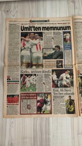 FOTOMAÇ SPOR GAZETESİ - TURKISH NEWSPAPER - DOĞUM GÜNÜ HEDİYESİ  - EKSİKSİZ TAM TAKIM GAZETE -19 NİSAN 2002 CUMA  WERNER LORANT - ÜMİT KARAN - LUCECU - HÜSNÜ GÜRELİ - YILDIRIM DEMİRÖREN - SERDAR BİLGİLİ - CHRISTOPH DAUM - SİNAN ENGİN - AHMET EREN - İLHAN MANSIZ - MEHMET ŞENOL - ROBERT SPEHAR - SUAT - HASAN ŞAŞ - MONDRAGON - BÜLENT KORKMAZ - AYHAN AKMAN - ALİ DÜRÜST - METE RAVBKH - SERGEN YALÇIN - WASHINGTON - SADİTTİN SARAN - İLHAN CAVCAV - CEMAL AYDIN - FİKRET ÜNLÜ  LORANT’A YETMEDİ - ÜMİT KARAN ÇOK BAŞARILI - BEŞİKTAŞ’TA DAUM TARTIŞMASI - DAUM’UN ŞARTLARI VAR - PFDK’DAN CEZALAR: İLHAN’A 2, A.EREN’E 1 MAÇ - SİNAN ENGİN’E 15 GÜN CEZA - HEGEMONYA YAZISI - GALATASARAY’DA SPEHAR KRİZİ - FLORYA’DA SUAT SEVİNCİ - LUCECU: “ÜMİT’TEN MEMNUNUM” - MONDRAGON’UN KALMASI İÇİN GİRİŞİMLER - BÜLENT VE AYHAN’A UEFA’DAN CEZA YOK - SERGEN’İN ÜZÜNTÜSÜ - WASHINGTON TRANSFERİNDE İLERLEME - YILDIRIM’IN ADAYLARI: CAVCAV VE CEMAL AYDIN  FENERBAHÇE - GALATASARAY - BEŞİKTAŞ - TRABZONSPOR - STANDARD LIEGE - ANKAR