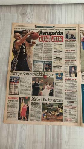 FOTOMAÇ SPOR GAZETESİ - TURKISH NEWSPAPER - DOĞUM GÜNÜ HEDİYESİ  - EKSİKSİZ TAM TAKIM GAZETE -20 NİSAN 2002 CUMARTESİ  RÜŞTÜ REÇBER - ALPAY ÖZALAN - MONDRAGON - ASPER - SERDAR BİLGİLİ - MUHİTTİN BOŞAT - EVREN DÖLEK - ABDURRAHİM ALBAYRAK - AYŞE HATUN ONAL - ÜMİT DAVALA - LUCECU - ÜMİT KARAN - HASAN ŞAŞ - AYHAN AKMAN - BÜLENT KORKMAZ - CAPONE - ZAFER - TOTTI - LIMA - BATİSTUTA - CHRISTOPH DAUM  RÜŞTÜ: “REAL MADRİD YA DA BARCELONA GELİRSE GİDERİM” - ASTON VILLA VE DEPORTIVO’DAN TEKLİF - FENERBAHÇE’NİN ALTERNATİFİ MONDRAGON VE ASPER - PARMA DA DEVREDE - BEŞİKTAŞ-FENER MAÇI HAKEMLERİNDEN BİLGİLİ’YE 50 MİLYARLIK DAVA - G.SARAY’A 3 SÜPER STAR: EFFENBERG, JANCKER, SONG - HAKEM HATALARI LİGİ BELİRLEDİ - HASAN VE SUAT SEVİNCİ - UEFA’DAN ROMA’YA İNDİRİMLİ CEZA - CAPONE ÜZGÜNLÜ - ANKARAGÜCÜ KALECİSİ ZAFER: “ASLAN’A GEÇİT YOK”  FENERBAHÇE - GALATASARAY - BEŞİKTAŞ - ASTON VILLA - DEPORTIVO LA CORUÑA - REAL MADRID - BARCELONA - PARMA - BAYERN MÜNİH - KÖLN - ROMA - ANKARAGÜCÜ