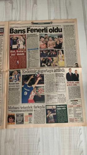 FOTOMAÇ SPOR GAZETESİ - TURKISH NEWSPAPER - DOĞUM GÜNÜ HEDİYESİ  - EKSİKSİZ TAM TAKIM GAZETE -25 NİSAN 2002 PERŞEMBE  CHRISTOPH DAUM - SERDAR BİLGİLİ - YILDIRIM DEMİRÖREN - HÜSNÜ GÜRELİ - SİNAN ENGİN - AZİZ YILDIRIM - WERNER LORANT - JOHNSON - YUSUF - ALİ GÜNEŞ - SERHAT AKIN - LAZETİÇ - BURAK ELMAS - MURAT (İSTANBULSPOR) - SADİTTİN SARAN - NİHAT ÖZDEMİR - HÜSEYİN KIVRIKOĞLU - MUSTAFA YANCI - CEMİL TURAN  DAUM’A YOL VERİLDİ - BEŞİKTAŞ YÖNETİMİ ALMAN HOCA İLE YOLLARI AYIRIYOR - BİLGİLİ FENER’E SAVAŞ AÇTI: YUSUF, JOHNSON, ALİ GÜNEŞ, SERHAT VE LAZETİÇ’E KANCA - İSTANBULSPORLU MURAT İÇİN G.SARAY VE BEŞİKTAŞ KARŞI KARŞIYA - FENER’E 4 SAMBACI: WASHINGTON, EULER, PAOLO SERGIO, LAS CLAUDIO, BETO - FENERBAHÇE’DEN ULUSOY’A MEYDAN OKUMA: “CEVAP VER” - ORGENERAL KIVRIKOĞLU: “FENER ŞAMPİYONLUĞU KENDİ HATASIYLA KAÇIRDI” - SERHAT’A AVRUPA’DAN TALİP ÇOK - BEYLERBEYİ’NE FENER FORMASI - LORANT: “SONUNA KADAR DEVAM” - FENERBAHÇE’DE GOL KRALLIĞI HASRETİ - RÜŞTÜ DÜNYANIN 1 NUMARASI - GALATASARAY’DA TRANSFER