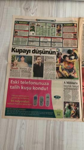 FOTOMAÇ SPOR GAZETESİ - TURKISH NEWSPAPER - DOĞUM GÜNÜ HEDİYESİ  - EKSİKSİZ TAM TAKIM GAZETE -28 NİSAN 2002 PAZAR  ARİEL ORTEGA - AZİZ YILDIRIM - RÜŞTÜ REÇBER - AYKUT KOCAMAN - RİDVAN DİLMEN - WERNER LORANT - SERDAR BİLGİLİ - HÜSNÜ GÜRELİ - YILDIRIM DEMİRÖREN - ÜMİT DAVALA - VOLKAN DEMİREL - İSMAİL GÜLDÜREN - CEM KARACA - MONDRAGON - HASAN ŞAŞ - SUAT - AYHAN AKMAN - CAPONE  BEKLE BENİ FENER: ORTEGA’DAN MESAJ - ARJANTİN’İN YENİ MARADONASI FENERBAHÇE’YE SICAK BAKIYOR - FENERBAHÇE’DEN TRANSFER ATAĞI: VOLKAN, İSMAİL GÜLDÜREN, CEM KARACA - ÜMİT DAVALA FENER’E YAKIN - GALATASARAY’IN YILDIZ GÜNÜ: KOCAELİ MAÇIYLA 15. ŞAMPİYONLUK VE 3. YILDIZ - BEŞİKTAŞ BASKETBOLDA ITÜ’YÜ EZDİ, ULKER’İN RAKİBİ OLDU - BEŞİKTAŞ SON İNÖNÜ MAÇINDA GÖZTEPE’YE YENİLDİ - SAMSUN LİGDE KALDI, ANTALYA DÜŞÜYOR - DİYARBAKIR VE MALATYA BERABERLİKLE HEDEFE ULAŞTI - TRABZONSPOR’UN UMUTLARI MUCİZELERE KALDI - FENERBAHÇE’NİN GOL KRALLIĞI HASRETİ: SON KRAL AYKUT KOCAMAN - RÜŞTÜ: “DÜNYANIN 1 NUMARASI”  FENERBAHÇE - GALATASARAY -