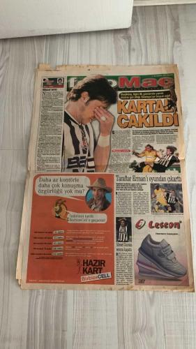 FOTOMAÇ SPOR GAZETESİ - TURKISH NEWSPAPER - DOĞUM GÜNÜ HEDİYESİ  - EKSİKSİZ TAM TAKIM GAZETE -28 NİSAN 2002 PAZAR  ARİEL ORTEGA - AZİZ YILDIRIM - RÜŞTÜ REÇBER - AYKUT KOCAMAN - RİDVAN DİLMEN - WERNER LORANT - SERDAR BİLGİLİ - HÜSNÜ GÜRELİ - YILDIRIM DEMİRÖREN - ÜMİT DAVALA - VOLKAN DEMİREL - İSMAİL GÜLDÜREN - CEM KARACA - MONDRAGON - HASAN ŞAŞ - SUAT - AYHAN AKMAN - CAPONE  BEKLE BENİ FENER: ORTEGA’DAN MESAJ - ARJANTİN’İN YENİ MARADONASI FENERBAHÇE’YE SICAK BAKIYOR - FENERBAHÇE’DEN TRANSFER ATAĞI: VOLKAN, İSMAİL GÜLDÜREN, CEM KARACA - ÜMİT DAVALA FENER’E YAKIN - GALATASARAY’IN YILDIZ GÜNÜ: KOCAELİ MAÇIYLA 15. ŞAMPİYONLUK VE 3. YILDIZ - BEŞİKTAŞ BASKETBOLDA ITÜ’YÜ EZDİ, ULKER’İN RAKİBİ OLDU - BEŞİKTAŞ SON İNÖNÜ MAÇINDA GÖZTEPE’YE YENİLDİ - SAMSUN LİGDE KALDI, ANTALYA DÜŞÜYOR - DİYARBAKIR VE MALATYA BERABERLİKLE HEDEFE ULAŞTI - TRABZONSPOR’UN UMUTLARI MUCİZELERE KALDI - FENERBAHÇE’NİN GOL KRALLIĞI HASRETİ: SON KRAL AYKUT KOCAMAN - RÜŞTÜ: “DÜNYANIN 1 NUMARASI”  FENERBAHÇE - GALATASARAY -