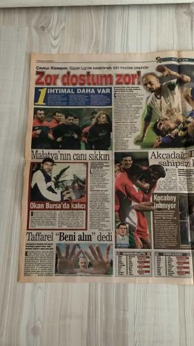FOTOMAÇ SPOR GAZETESİ - TURKISH NEWSPAPER - DOĞUM GÜNÜ HEDİYESİ  - EKSİKSİZ TAM TAKIM GAZETE -4 MAYIS 2002 CUMARTESİ  AZİZ YILDIRIM - ARİEL ORTEGA - LUCESCU - SERGEN YALÇIN - PARREIRA - SERHAT AKIN - JOHNSON - ALİ GÜNEŞ - CEM KARACA - VOLKAN DEMİREL - İSMAİL GÜLDÜREN - ERGÜN PENBE - ALMEYDA - SAVO MILOSEVIC - YAŞAR YALÇIN - RIDVAN DİLMEN - HÜSNÜ GÜRELİ - YILDIRIM DEMİRÖREN - ATHENA - HANDE YENER - İBRAHİM YATHEES  ANONSLU TRANSFER: ORTEGA FENERBAHÇE’YE GELİYOR - LUCESCU AĞLADI: “ADALET ANLAYIŞI BU MU?” - LUCESCU’NUN İNTİKAMI: SERGEN’İ BEŞİKTAŞ’A GÖTÜRÜYOR - FENERBAHÇE’YE SÜRPRİZ ADAY: SAVO MILOSEVIC - ALMEYDA İÇİN PAZARLIK - FENERBAHÇE’DEN ERGÜN HAMLESİ: “DİREKTEN DÖNDÜ” - SAMANDIRA’DA 4 SAATTE 4 İMZA - FENERBAHÇE’NİN 95. YIL KUTLAMASI: DİYARBAKIR MAÇI ŞÖLEN HAVASINDA - ATATÜRK’ÜN ZİYARETİNİN 84. YILDÖNÜMÜNDE “SARI ZEYBEK DEFİLESİ” - SERHAT’TAN BAYERN MÜNİH RESTİ - RIDVAN DİLMEN: “AL NOUMA’YI BİTİR İŞİ” - G.SARAY 15. ŞAMPİYONLUĞUNU ALİ SAMİ YEN’DE KUTLAYACAK-FENERBAHÇE - GALATASARAY