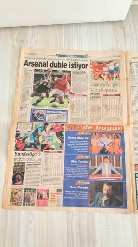 FOTOMAÇ SPOR GAZETESİ - TURKISH NEWSPAPER - DOĞUM GÜNÜ HEDİYESİ  - EKSİKSİZ TAM TAKIM GAZETE -4 MAYIS 2002 CUMARTESİ  AZİZ YILDIRIM - ARİEL ORTEGA - LUCESCU - SERGEN YALÇIN - PARREIRA - SERHAT AKIN - JOHNSON - ALİ GÜNEŞ - CEM KARACA - VOLKAN DEMİREL - İSMAİL GÜLDÜREN - ERGÜN PENBE - ALMEYDA - SAVO MILOSEVIC - YAŞAR YALÇIN - RIDVAN DİLMEN - HÜSNÜ GÜRELİ - YILDIRIM DEMİRÖREN - ATHENA - HANDE YENER - İBRAHİM YATHEES  ANONSLU TRANSFER: ORTEGA FENERBAHÇE’YE GELİYOR - LUCESCU AĞLADI: “ADALET ANLAYIŞI BU MU?” - LUCESCU’NUN İNTİKAMI: SERGEN’İ BEŞİKTAŞ’A GÖTÜRÜYOR - FENERBAHÇE’YE SÜRPRİZ ADAY: SAVO MILOSEVIC - ALMEYDA İÇİN PAZARLIK - FENERBAHÇE’DEN ERGÜN HAMLESİ: “DİREKTEN DÖNDÜ” - SAMANDIRA’DA 4 SAATTE 4 İMZA - FENERBAHÇE’NİN 95. YIL KUTLAMASI: DİYARBAKIR MAÇI ŞÖLEN HAVASINDA - ATATÜRK’ÜN ZİYARETİNİN 84. YILDÖNÜMÜNDE “SARI ZEYBEK DEFİLESİ” - SERHAT’TAN BAYERN MÜNİH RESTİ - RIDVAN DİLMEN: “AL NOUMA’YI BİTİR İŞİ” - G.SARAY 15. ŞAMPİYONLUĞUNU ALİ SAMİ YEN’DE KUTLAYACAK-FENERBAHÇE - GALATASARAY