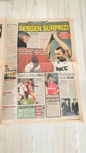 FOTOMAÇ SPOR GAZETESİ - TURKISH NEWSPAPER - DOĞUM GÜNÜ HEDİYESİ  - EKSİKSİZ TAM TAKIM GAZETE -4 MAYIS 2002 CUMARTESİ  AZİZ YILDIRIM - ARİEL ORTEGA - LUCESCU - SERGEN YALÇIN - PARREIRA - SERHAT AKIN - JOHNSON - ALİ GÜNEŞ - CEM KARACA - VOLKAN DEMİREL - İSMAİL GÜLDÜREN - ERGÜN PENBE - ALMEYDA - SAVO MILOSEVIC - YAŞAR YALÇIN - RIDVAN DİLMEN - HÜSNÜ GÜRELİ - YILDIRIM DEMİRÖREN - ATHENA - HANDE YENER - İBRAHİM YATHEES  ANONSLU TRANSFER: ORTEGA FENERBAHÇE’YE GELİYOR - LUCESCU AĞLADI: “ADALET ANLAYIŞI BU MU?” - LUCESCU’NUN İNTİKAMI: SERGEN’İ BEŞİKTAŞ’A GÖTÜRÜYOR - FENERBAHÇE’YE SÜRPRİZ ADAY: SAVO MILOSEVIC - ALMEYDA İÇİN PAZARLIK - FENERBAHÇE’DEN ERGÜN HAMLESİ: “DİREKTEN DÖNDÜ” - SAMANDIRA’DA 4 SAATTE 4 İMZA - FENERBAHÇE’NİN 95. YIL KUTLAMASI: DİYARBAKIR MAÇI ŞÖLEN HAVASINDA - ATATÜRK’ÜN ZİYARETİNİN 84. YILDÖNÜMÜNDE “SARI ZEYBEK DEFİLESİ” - SERHAT’TAN BAYERN MÜNİH RESTİ - RIDVAN DİLMEN: “AL NOUMA’YI BİTİR İŞİ” - G.SARAY 15. ŞAMPİYONLUĞUNU ALİ SAMİ YEN’DE KUTLAYACAK-FENERBAHÇE - GALATASARAY