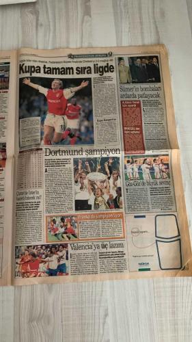 FOTOMAÇ SPOR GAZETESİ - TURKISH NEWSPAPER - DOĞUM GÜNÜ HEDİYESİ  - EKSİKSİZ TAM TAKIM GAZETE -5 MAYIS 2002 PAZAR  ARİF ERDEM - İLHAN MANSIZ - LUCESCU - SERGEN YALÇIN - AZİZ YILDIRIM - ARİEL ORTEGA - PARREIRA - RIDVAN DİLMEN - KENNET ANDERSSON - SERHAT AKIN - JOHNSON - ALİ GÜNEŞ - ABDULLAH ERCAN - METE RAZLIKLI - YAŞAR YALÇIN  GALATASARAY 15. ŞAMPİYONLUĞUNU İLAN ETTİ: YOZGATSPOR’U 5-0 YENEREK 3. YILDIZI TAKTI - ARİF ERDEM GOL KRALI OLDU, İLHAN’LA PAYLAŞTI - FLORYA VE ALİ SAMİ YEN’DE MUHTEŞEM KUTLAMALAR - FENERBAHÇE DİYARBAKIR’I 3-1 YENDİ: BERKAT (2) VE OKTAY’DAN GOLLER - ANDERSSON SON MAÇINDA GÖZYAŞLARIYLA VEDA ETTİ - SERHAT’TAN BAYERN MÜNİH’E REST - RÜŞTÜ MANCHESTER UNITED’A “EVET” DEDİ - FENERBAHÇE İÇ TRANSFERDE ALİ GÜNEŞ VE JOHNSON İLE İMZA ŞOV - ERGÜN PENBE TRANSFERİNDE FİYAT PAHALI BULUNDU, BEKLEMEDE - LUCESCU’NUN İNTİKAMI: SERGEN’İ BEŞİKTAŞ’A GÖTÜRME PLANI - RIDVAN DİLMEN: “AL NOUMA’YI BİTİR İŞİ” - FENERBAHÇE’NİN 95. YIL KUTLAMASI ŞÖLEN HAVASINDA GEÇTİ  GALATASARAY - FENERBAHÇE -