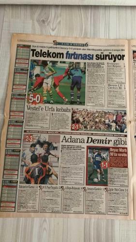 FOTOMAÇ SPOR GAZETESİ - TURKISH NEWSPAPER - DOĞUM GÜNÜ HEDİYESİ  - EKSİKSİZ TAM TAKIM GAZETE -6 MAYIS 2002 PAZARTESİ  RÜŞTÜ REÇBER - WERNER LORANT - LUCESCU - SERGEN YALÇIN - RADU NICULESCU - PEREZ - FLEURQUIN - CAPONE - FATİH TERİM - ORHAN CANAYDIN - ERGÜN PENBE - HASAN ŞAŞ - PASCAL NOUMA - SİNAN ENGİN - AZİZ YILDIRIM - JOHNSON - ALİ GÜNEŞ - ABDULLAH ERCAN - KENNET ANDERSSON - YAŞAR YALÇIN - ŞEVKİ ŞENLEN  RÜŞTÜ GİDİYOR: MANCHESTER UNITED İLE 3 YILLIK SÖZLEŞME - BEŞİKTAŞ’TAN LUCESCU HAMLESİ: SERGEN VE 5 FUTBOLCUYLA BİRLİKTE - GALATASARAY’DA TERİM DÖNEMİ RESMEN BAŞLIYOR - ERGÜN PENBE AYRILIK SİNYALİ VERDİ - PASCAL NOUMA İÇİN ISRAR SÜRÜYOR - SİNAN ENGİN BREZİLYA’DAN DÖNDÜ, TRANSFER GÜNDEMİ SICAK - FENERBAHÇE’DE İÇ TRANSFER: ALİ GÜNEŞ VE JOHNSON İLE İMZA - ANDERSSON GÖZYAŞLARIYLA VEDA ETTİ - LORANT: “BAYERN’İ İSTİYORUM” - FENERBAHÇE’NİN 95. YIL KUTLAMASI ŞÖLEN HAVASINDA - AZİZ YILDIRIM: “WASHINGTON VE ORTEGA’YI ALACAĞIM”  FENERBAHÇE - GALATASARAY - BEŞİKTAŞ - MANCHESTER UNITED - BAYERN MÜ