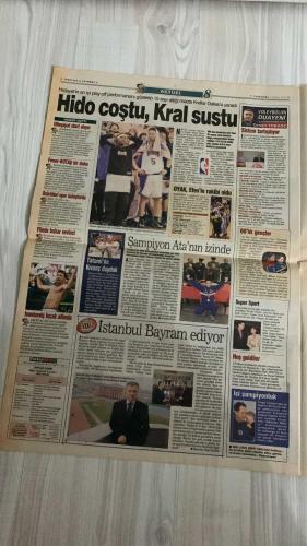 FOTOMAÇ SPOR GAZETESİ - TURKISH NEWSPAPER - DOĞUM GÜNÜ HEDİYESİ  - EKSİKSİZ TAM TAKIM GAZETE -8 MAYIS 2002 ÇARŞAMBA  FATİH TERİM - ÜMİT DAVALA - AZİZ YILDIRIM - SADETTİN SARAN - GABRIEL BATISTUTA - FABIO CAPELLO - LUCESCU - SERGEN YALÇIN - RADU NICULESCU - PEREZ - FLEURQUIN - CAPONE - BURAK ELMAS - ÖZER SARACOĞLU - RÜŞTÜ REÇBER - TITI CAMARA  FATİH TERİM YENİDEN GALATASARAY’DA: ÜMİT DAVALA İLE BİRLİKTE İMZA - TERİM: “GALATASARAY’I DÜNYA KULÜBÜ YAPACAĞIM” - ROMA BATISTUTA’YI SATMAYA KARARLI: “FENER CİDDİYSE MASAYA OTURSUN” - ORTEGA TRANSFERİNDE PÜRÜZLER GİDERİLİYOR - FENERBAHÇE’DEN WASHINGTON HAMLESİ - BEŞİKTAŞ LUCESCU İLE GÖRÜŞTÜ: “BİRAZ DÜŞÜNEYİM” - SERGEN İÇİN ISRAR SÜRÜYOR - FENERBAHÇE’DE TITI CAMARA İDDİASI - RÜŞTÜ: “ÖMÜR BOYU FENER’DEYİM” - FENERBAHÇE HALKA ARZ İÇİN KONGREYE GİDİYOR - 1907 DERNEĞİNDEN KORE GAZİLERİNE VEFA: DÜNYA KUPASI’NA GÖTÜRÜLECEKLER  GALATASARAY - FENERBAHÇE - BEŞİKTAŞ - ROMA - MİLAN - RIVER PLATE - WEST HAM UNITED - LIVERPOOL - MARSİLYA - LENS - ST. ETIENNE -