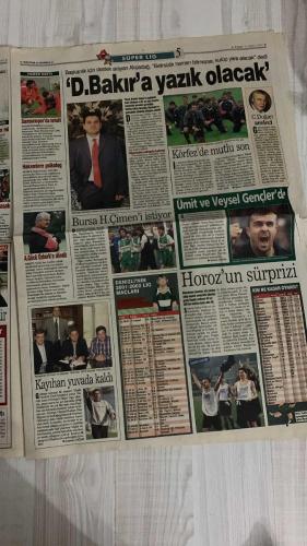 FOTOMAÇ SPOR GAZETESİ - TURKISH NEWSPAPER - DOĞUM GÜNÜ HEDİYESİ  - EKSİKSİZ TAM TAKIM GAZETE -12 MAYIS 2002 PAZAR  AZİZ YILDIRIM - ARİEL ORTEGA - ALİ YILDIRIM - SADETTİN SARAN - SERHAT AKIN - RÜŞTÜ REÇBER - LUCESCU - SERGEN YALÇIN - DOBROWSKI (KAAN DOBRA) - FATİH TERİM - MEHMET SCHOLL - RUI COSTA - NUNO GOMES - PASCAL NOUMA - HÜSNÜ GÜRELİ - SERDAR BİLGİLİ  O ARTIK FENERLİ: AZİZ YILDIRIM ORTEGA’YA İMZA ATTIRDI - ORTEGA TRANSFERİ 17 MİLYON DOLARA MAL OLDU - SERHAT’A RÜŞTÜ ÇENGELİ: İÇ TRANSFERDE SON PÜRÜZ - BEŞİKTAŞ ATAKTA: SERGIO, VALDSON VE DOBROWSKI İLE ANLAŞILDI - LUCESCU RESMEN BEŞİKTAŞ’TA: “ŞOV YAPMAYA DEĞİL, ŞAMPİYONLUĞA GELDİM” - ANNELER GÜNÜ KUTLAMALARI - GALATASARAY’DA YENİ HAGİ ARAYIŞI: SCHOLL VE RUI COSTA GÜNDEMDE - PASCAL NOUMA’NIN DURUMU BELİRSİZ: “DÖNSÜN MÜ?” - LUCESCU FITIK AMELİYATI OLDU, BİRKAÇ HAFTA DİNLENECEK - BEŞİKTAŞ’TA ALİ TANDOĞAN TRANSFERİ TAMAM - SERGEN KAVGASI: GALATASARAY VE BEŞİKTAŞ KARŞI KARŞIYA - FENERBAHÇE UEFA FİNALİ İÇİN KADIKÖY’Ü ZORLUYOR  FENERBAHÇE -