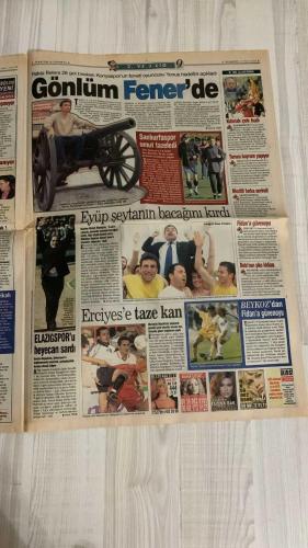 FOTOMAÇ SPOR GAZETESİ - TURKISH NEWSPAPER - DOĞUM GÜNÜ HEDİYESİ  - EKSİKSİZ TAM TAKIM GAZETE -15 MAYIS 2002 ÇARŞAMBA  AZİZ YILDIRIM - SADETTİN SARAN - MAHMUT USLU - WASHINGTON - ERHAN ALBAYRAK - NİHAT KAHVECİ - RÜŞTÜ REÇBER - JOHNSON - SERHAT AKIN - ABDULLAH ERCAN - ALİ GÜNEŞ - VEDAT OLCAY - LUCESCU - SERGEN YALÇIN - PASCAL NOUMA - PAULO AGOSTINO - PAULO SERGIO - VALDSON - SERDAR BİLGİLİ - YILDIRIM DEMİRÖREN - RIZA ÇALIMBAY  WASHINGTON RESMEN FENERBAHÇELİ OLDU: SAĞLIK KONTROLÜNDEN GEÇTİ, İMZA ATIYOR - WASHINGTON: “GOLLERİMLE BİRLİKTE GELDİM” - ERHAN ALBAYRAK DA TAMAM - NİHAT İÇİN SON TEKLİF: 3 MİLYON DOLAR - AGOSTINO İÇİN EN FAZLA 1 MİLYON DOLAR - FENERBAHÇE’DE İÇ TRANSFER: JOHNSON, SERHAT, ABDULLAH VE ALİ GÜNEŞ İLE DEVAM - BEŞİKTAŞ’TA SERGEN İMZAYA KALDI: YUVAYA DÖNÜYOR - BEŞİKTAŞ’TA PAULO SERGIO TRANSFERİ ASKIDA: “PARASINI ALMAZSA GİDER” RAPORU - LUCESCU: “BEŞİKTAŞ’I ŞAMPİYON YAPMAK ONUR MESEM” - PASCAL NOUMA İÇİN TARAFTAR BASKISI: “KAPTIRMAMALIYIZ” - SERDAR TOPRAKTEPE BEŞİKTAŞ’A İMZ