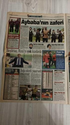 FOTOMAÇ SPOR GAZETESİ - TURKISH NEWSPAPER - DOĞUM GÜNÜ HEDİYESİ  - EKSİKSİZ TAM TAKIM GAZETE -16 MAYIS 2002 PERŞEMBE  AZİZ YILDIRIM - ARİEL ORTEGA - WASHINGTON - MAHMUT USLU - MURAT ÖZAYDINLI - MURAT AŞK - RÜŞTÜ REÇBER - SERGEN YALÇIN - YILDIRIM DEMİRÖREN - SERPİL HAMDİ TÜZÜN - UCHE - ANDERSSON - LAZETİÇ - SERKAN - MERT MERİÇ - SİMAO - RAPAIÇ  ORTEGA VEDA ETTİ: “FENERBAHÇE’YE GİDİYORUM” - RIVER PLATE TARAFTARLARI GÖZYAŞLARINI TUTAMADI - WASHINGTON RESMEN İMZALADI: 3 YILLIK SÖZLEŞME - WASHINGTON’UN İMZASI AP, REUTERS VE AFP İLE DÜNYAYA DUYURULDU - FENERBAHÇE’NİN YENİ FORMASI SATIŞA ÇIKTI - SERGEN BEŞİKTAŞ’A DÖNDÜ: 10 NUMARAYI İSTEDİ - SERGEN’İN ÖYKÜSÜ: “DOLMUŞTAN PORSCHE’YE” - REAL MADRİD YİNE ŞAMPİYON: LEVERKUSEN’İ 2-1 YENEREK 9. KEZ KUPAYI ALDI - FENERBAHÇE’DE KADRO TEMİZLİĞİ: UCHE, ANDERSSON, LAZETİÇ, SERKAN, MERT MERİÇ VE SİMAO GÖZDEN ÇIKARILDI - YILDIRIM’IN HEDEFİ: ORTEGA, ALMEYDA, WASHINGTON VE ERHAN İLE MUHTEŞEM KADRO  FENERBAHÇE - GALATASARAY - BEŞİKTAŞ - RIVER PLATE - PARMA - R