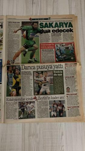 FOTOMAÇ SPOR GAZETESİ - TURKISH NEWSPAPER - DOĞUM GÜNÜ HEDİYESİ  - EKSİKSİZ TAM TAKIM GAZETE -16 MAYIS 2002 PERŞEMBE  AZİZ YILDIRIM - ARİEL ORTEGA - WASHINGTON - MAHMUT USLU - MURAT ÖZAYDINLI - MURAT AŞK - RÜŞTÜ REÇBER - SERGEN YALÇIN - YILDIRIM DEMİRÖREN - SERPİL HAMDİ TÜZÜN - UCHE - ANDERSSON - LAZETİÇ - SERKAN - MERT MERİÇ - SİMAO - RAPAIÇ  ORTEGA VEDA ETTİ: “FENERBAHÇE’YE GİDİYORUM” - RIVER PLATE TARAFTARLARI GÖZYAŞLARINI TUTAMADI - WASHINGTON RESMEN İMZALADI: 3 YILLIK SÖZLEŞME - WASHINGTON’UN İMZASI AP, REUTERS VE AFP İLE DÜNYAYA DUYURULDU - FENERBAHÇE’NİN YENİ FORMASI SATIŞA ÇIKTI - SERGEN BEŞİKTAŞ’A DÖNDÜ: 10 NUMARAYI İSTEDİ - SERGEN’İN ÖYKÜSÜ: “DOLMUŞTAN PORSCHE’YE” - REAL MADRİD YİNE ŞAMPİYON: LEVERKUSEN’İ 2-1 YENEREK 9. KEZ KUPAYI ALDI - FENERBAHÇE’DE KADRO TEMİZLİĞİ: UCHE, ANDERSSON, LAZETİÇ, SERKAN, MERT MERİÇ VE SİMAO GÖZDEN ÇIKARILDI - YILDIRIM’IN HEDEFİ: ORTEGA, ALMEYDA, WASHINGTON VE ERHAN İLE MUHTEŞEM KADRO  FENERBAHÇE - GALATASARAY - BEŞİKTAŞ - RIVER PLATE - PARMA - R