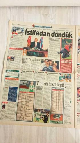 FOTOMAÇ SPOR GAZETESİ - TURKISH NEWSPAPER - DOĞUM GÜNÜ HEDİYESİ  - EKSİKSİZ TAM TAKIM GAZETE -17 MAYIS 2002 CUMA  AHMET DURSUN - SERGEN YALÇIN - YILDIRIM DEMİRÖREN - AZİZ YILDIRIM - WASHINGTON - ARİEL ORTEGA - ALMEYDA - SERHAT AKIN - MAHMUT USLU - MURAT ÖZAYDINLI - GALİP ÖZTÜRK - KENAN ONUK - YILDIRAY BAŞTÜRK - SERPİL HAMDİ TÜZÜN  AHMET DURSUN: “10 NUMARALI FORMA ALINIRSA GİDERİM” - SERGEN BEŞİKTAŞ’A DÖNDÜ: FORMA KAVGASI BAŞLADI - MONDRAGON KARTAL’DA: METZ İLE ANLAŞMA SAĞLANDI - ORTEGA RIVER PLATE’E VEDA ETTİ: “FENERBAHÇE’YE GİDİYORUM” - WASHINGTON RESMEN İMZALADI, DÜNYA AJANSLARI DUYURDU - ORTEGA VE ALMEYDA FRANKFURT’TA FENERLİ TARAFTARLARLA BULUŞTU - SERHAT AKIN İÇİN SON TEKLİF - GALATASARAY’DA TRANSFER GÜNDEMİ: BOGHOSSIAN VE NANNI - REAL MADRİD YİNE ŞAMPİYON: LEVERKUSEN’İ 2-1 YENEREK 9. KEZ KUPAYI ALDI - YILDIRAY BAŞTÜRK DEPRESYONDA: LEVERKUSEN’İN KUPA KAYBI SONRASI TERAPİ - SERGEN’İN ÖYKÜSÜ: “DOLMUŞTAN PORSCHE’YE”  FENERBAHÇE - GALATASARAY - BEŞİKTAŞ - RIVER PLATE - PARMA - REAL MA