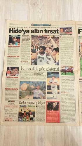 FOTOMAÇ SPOR GAZETESİ - TURKISH NEWSPAPER - DOĞUM GÜNÜ HEDİYESİ  - EKSİKSİZ TAM TAKIM GAZETE -17 MAYIS 2002 CUMA  AHMET DURSUN - SERGEN YALÇIN - YILDIRIM DEMİRÖREN - AZİZ YILDIRIM - WASHINGTON - ARİEL ORTEGA - ALMEYDA - SERHAT AKIN - MAHMUT USLU - MURAT ÖZAYDINLI - GALİP ÖZTÜRK - KENAN ONUK - YILDIRAY BAŞTÜRK - SERPİL HAMDİ TÜZÜN  AHMET DURSUN: “10 NUMARALI FORMA ALINIRSA GİDERİM” - SERGEN BEŞİKTAŞ’A DÖNDÜ: FORMA KAVGASI BAŞLADI - MONDRAGON KARTAL’DA: METZ İLE ANLAŞMA SAĞLANDI - ORTEGA RIVER PLATE’E VEDA ETTİ: “FENERBAHÇE’YE GİDİYORUM” - WASHINGTON RESMEN İMZALADI, DÜNYA AJANSLARI DUYURDU - ORTEGA VE ALMEYDA FRANKFURT’TA FENERLİ TARAFTARLARLA BULUŞTU - SERHAT AKIN İÇİN SON TEKLİF - GALATASARAY’DA TRANSFER GÜNDEMİ: BOGHOSSIAN VE NANNI - REAL MADRİD YİNE ŞAMPİYON: LEVERKUSEN’İ 2-1 YENEREK 9. KEZ KUPAYI ALDI - YILDIRAY BAŞTÜRK DEPRESYONDA: LEVERKUSEN’İN KUPA KAYBI SONRASI TERAPİ - SERGEN’İN ÖYKÜSÜ: “DOLMUŞTAN PORSCHE’YE”  FENERBAHÇE - GALATASARAY - BEŞİKTAŞ - RIVER PLATE - PARMA - REAL MA
