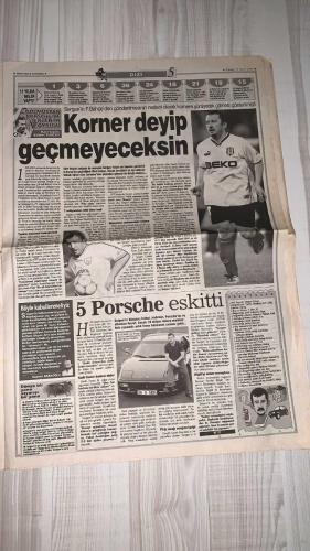 FOTOMAÇ SPOR GAZETESİ - TURKISH NEWSPAPER - DOĞUM GÜNÜ HEDİYESİ  - EKSİKSİZ TAM TAKIM GAZETE -19 MAYIS 2002 PAZAR  AZİZ YILDIRIM - SADETTİN SARAN - ADRIAN ILIE - ARİEL ORTEGA - ALMEYDA - WASHINGTON - SERGEN YALÇIN - AHMET DURSUN - YILDIRIM DEMİRÖREN - LUCESCU - MONDRAGON - FRANZ BECKENBAUER - EMRE BELÖZOĞLU - OKAN BURUK - HECTOR CUPER - İBRAHİM ALTINSAY - KIVANÇ OKTAY - ŞENOL GÜNEŞ - HÜSEYİN - MUZAFFER  BEŞİKTAŞ: 2 G.SARAY: 0 — SERGEN VE MONDRAGON TRANSFERLERİYLE EZELİ RAKİBE ÇİFTE DARBE - LUCESCU İLE YENİ DÖNEM: “BEN TÜRKİYE’NİN BİR NUMARASIYIM” - MONDRAGON İÇİN BECKENBAUER: “DÜNYANIN EN İYİ KALECİSİ” - GALATASARAY’DA TERİM’İN GÜNDEMİNDE EMRE VE OKAN - FENERBAHÇE’DE ADRIAN ILIE BOMBASI: “GELİRİM” DEDİ - SİMAO’YA YENİ FORMÜL: YA SATILACAK YA PAF TAKIMINA - RAPAIÇ: “BİR YERE GİTMEM” - ORTEGA: “İLK AVRUPA MACERAMIN HESABINI FENER FORMASIYLA SORACAĞIM” - ALMEYDA: “ARTIK İDDİALI BİR TAKIMDA OYNAMAK İSTİYORUM” - TRABZONSPOR HÜSEYİN VE MUZAFFER İLE İMZALADI - ŞENOL GÜNEŞ: “BAŞARI BİZE ÇOK YA