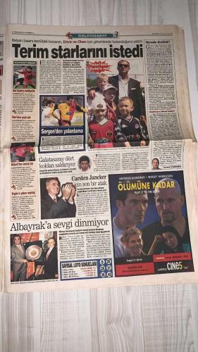 FOTOMAÇ SPOR GAZETESİ - TURKISH NEWSPAPER - DOĞUM GÜNÜ HEDİYESİ  - EKSİKSİZ TAM TAKIM GAZETE -19 MAYIS 2002 PAZAR  AZİZ YILDIRIM - SADETTİN SARAN - ADRIAN ILIE - ARİEL ORTEGA - ALMEYDA - WASHINGTON - SERGEN YALÇIN - AHMET DURSUN - YILDIRIM DEMİRÖREN - LUCESCU - MONDRAGON - FRANZ BECKENBAUER - EMRE BELÖZOĞLU - OKAN BURUK - HECTOR CUPER - İBRAHİM ALTINSAY - KIVANÇ OKTAY - ŞENOL GÜNEŞ - HÜSEYİN - MUZAFFER  BEŞİKTAŞ: 2 G.SARAY: 0 — SERGEN VE MONDRAGON TRANSFERLERİYLE EZELİ RAKİBE ÇİFTE DARBE - LUCESCU İLE YENİ DÖNEM: “BEN TÜRKİYE’NİN BİR NUMARASIYIM” - MONDRAGON İÇİN BECKENBAUER: “DÜNYANIN EN İYİ KALECİSİ” - GALATASARAY’DA TERİM’İN GÜNDEMİNDE EMRE VE OKAN - FENERBAHÇE’DE ADRIAN ILIE BOMBASI: “GELİRİM” DEDİ - SİMAO’YA YENİ FORMÜL: YA SATILACAK YA PAF TAKIMINA - RAPAIÇ: “BİR YERE GİTMEM” - ORTEGA: “İLK AVRUPA MACERAMIN HESABINI FENER FORMASIYLA SORACAĞIM” - ALMEYDA: “ARTIK İDDİALI BİR TAKIMDA OYNAMAK İSTİYORUM” - TRABZONSPOR HÜSEYİN VE MUZAFFER İLE İMZALADI - ŞENOL GÜNEŞ: “BAŞARI BİZE ÇOK YA