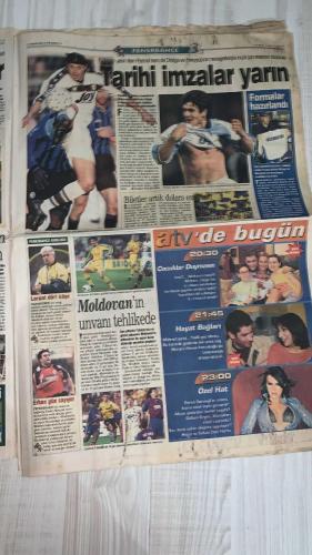 FOTOMAÇ SPOR GAZETESİ - TURKISH NEWSPAPER - DOĞUM GÜNÜ HEDİYESİ  - EKSİKSİZ TAM TAKIM GAZETE -21 MAYIS 2002 SALI  AZİZ YILDIRIM - ORTEGA - ALMEYDA - WASHINGTON - NİHAT ÖZDEMİR - SADETTİN SARAN - SERGEN YALÇIN - YILDIRIM DEMİRÖREN - LUCESCU - MONDRAGON - PASCAL NOUMA - SERDAR TOPRAKTEPE - AMBROSINI - RUI COSTA - SERGINHO - KUTUZOV - OZHAN CANAYDIN - ALİ DÜRÜST - HAKAN ŞÜKÜR - HAKAN ÜNSAL - EMRE BELÖZOĞLU - OKAN BURUK - HASAN ŞAŞ - İLHAN MANSIZ - ŞENOL GÜNEŞ - BÜLENT KORKMAZ - GÖKMEN ÖZDENAK  ASIL BOMBA ALMEYDA: İTALYAN BASINI VE LUCESCU’YA GÖRE FENERBAHÇE’NİN EN BÜYÜK TRANSFERİ - ORTEGA TRANSFERİNDE ALMEYDA ŞARTI - MİLLİ TAKIM HONG KONG’U HAKAN VE HASAN ŞAŞ’IN GOLLERİYLE GEÇTİ - BEŞİKTAŞ’TA ÜÇÜNCÜ GOL HEDEFİ: NOUMA İLE MASAYA OTURULUYOR - SERDAR TOPRAKTEPE RESMEN İMZALADI - GALATASARAY’DA AMBROSINI ISRARI: TERİM KİRALAMA FORMÜLÜNÜ ZORLUYOR - MILAN’DAN RUI COSTA VE SERGINHO İÇİN RET - KUTUZOV VE AMBROSINI İÇİN YEŞİL IŞIK - CANAYDIN: “HER GALATASARAYLI 100 EURO BAĞIŞ YAPARSA DÜNYA TAKIMI