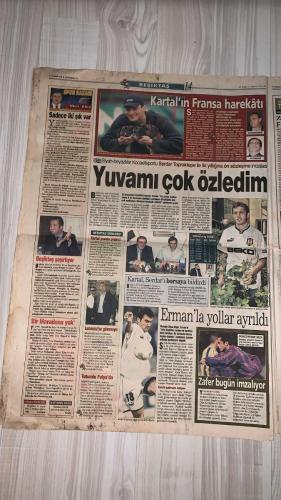 FOTOMAÇ SPOR GAZETESİ - TURKISH NEWSPAPER - DOĞUM GÜNÜ HEDİYESİ  - EKSİKSİZ TAM TAKIM GAZETE -21 MAYIS 2002 SALI  AZİZ YILDIRIM - ORTEGA - ALMEYDA - WASHINGTON - NİHAT ÖZDEMİR - SADETTİN SARAN - SERGEN YALÇIN - YILDIRIM DEMİRÖREN - LUCESCU - MONDRAGON - PASCAL NOUMA - SERDAR TOPRAKTEPE - AMBROSINI - RUI COSTA - SERGINHO - KUTUZOV - OZHAN CANAYDIN - ALİ DÜRÜST - HAKAN ŞÜKÜR - HAKAN ÜNSAL - EMRE BELÖZOĞLU - OKAN BURUK - HASAN ŞAŞ - İLHAN MANSIZ - ŞENOL GÜNEŞ - BÜLENT KORKMAZ - GÖKMEN ÖZDENAK  ASIL BOMBA ALMEYDA: İTALYAN BASINI VE LUCESCU’YA GÖRE FENERBAHÇE’NİN EN BÜYÜK TRANSFERİ - ORTEGA TRANSFERİNDE ALMEYDA ŞARTI - MİLLİ TAKIM HONG KONG’U HAKAN VE HASAN ŞAŞ’IN GOLLERİYLE GEÇTİ - BEŞİKTAŞ’TA ÜÇÜNCÜ GOL HEDEFİ: NOUMA İLE MASAYA OTURULUYOR - SERDAR TOPRAKTEPE RESMEN İMZALADI - GALATASARAY’DA AMBROSINI ISRARI: TERİM KİRALAMA FORMÜLÜNÜ ZORLUYOR - MILAN’DAN RUI COSTA VE SERGINHO İÇİN RET - KUTUZOV VE AMBROSINI İÇİN YEŞİL IŞIK - CANAYDIN: “HER GALATASARAYLI 100 EURO BAĞIŞ YAPARSA DÜNYA TAKIMI